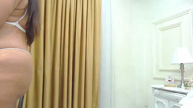 Snapshot of MiaCallie chatting on 01.28.25 MiaCallie online show from 01.28.25