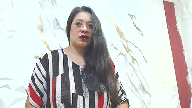 Snapshot of MiaCallie chatting on 10.30.25 MiaCallie online show from 10.30.25