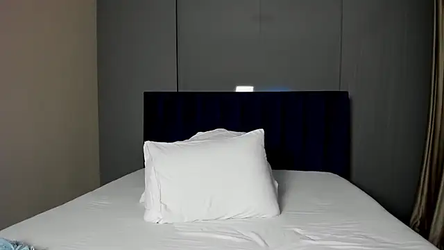 Snapshot of Project-Raven chatting on 10.28.25 Project-Raven online show from 10.28.25