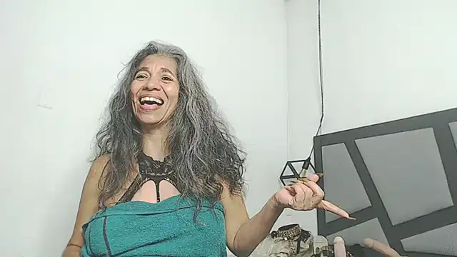 Snapshot of chanel_grant chatting on 01.05.25 chanel grant online show from 01.05.25