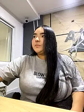 Snapshot of little_lissiee chatting on 10.12.25 little lissiee online show from 10.12.25