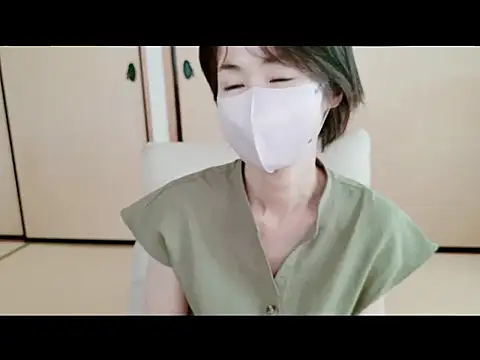 Snapshot of xxArisaxx chatting on 09.28.25 xxArisaxx online show from 09.28.25