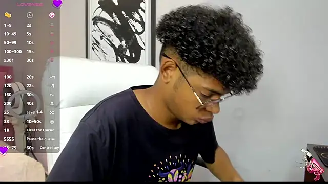 boylittle19cm online show from 10.02.25