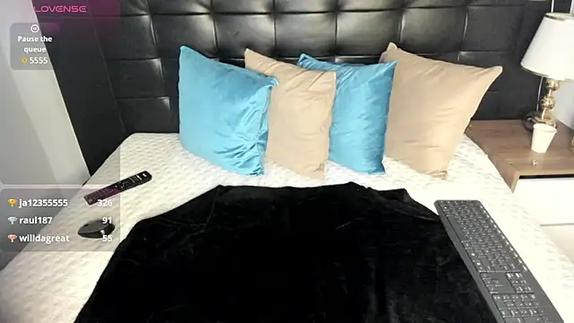 summer night  online show from 01.02.25
