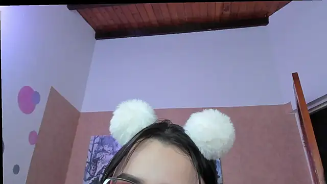 Snapshot of violet_evergarden2 chatting on 01.11.25 violet evergarden2 online show from 01.11.25