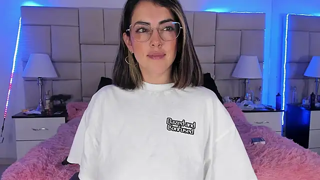 Snapshot of IsisLoveyes_ chatting on 12.10.24 IsisLoveyes online show from 12.10.24