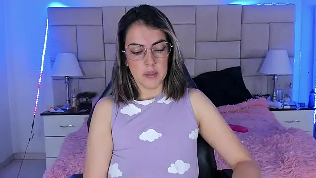 Snapshot of IsisLoveyes_ chatting on 12.12.24 IsisLoveyes online show from 12.12.24