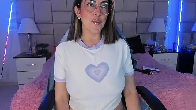 Snapshot of IsisLoveyes_ chatting on 12.17.24 IsisLoveyes online show from 12.17.24