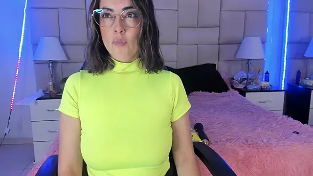 Snapshot of IsisLoveyes_ chatting on 12.23.24 IsisLoveyes online show from 12.23.24