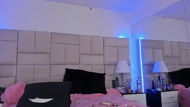 Snapshot of IsisLoveyes_ chatting on 01.05.25 IsisLoveyes online show from 01.05.25