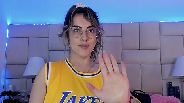 Snapshot of IsisLoveyes_ chatting on 03.18.25 IsisLoveyes online show from 03.18.25