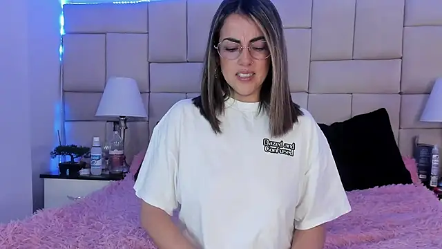 Snapshot of IsisLoveyes_ chatting on 03.22.25 IsisLoveyes online show from 03.22.25