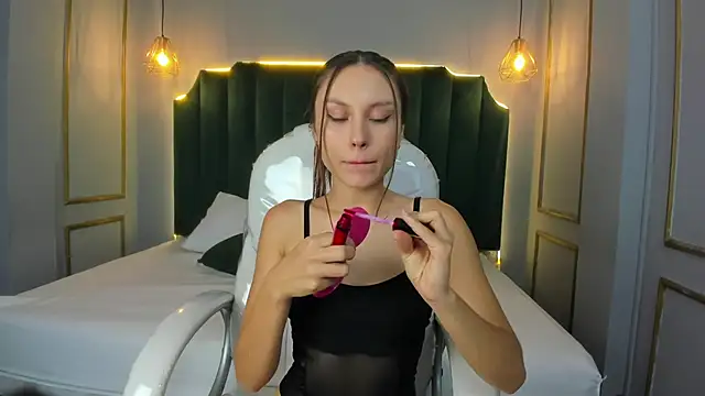 LindsyCater online show from 09.13.25