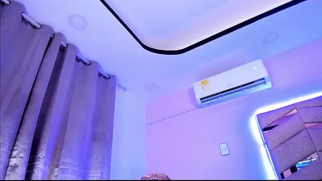 Elsalombardi  online show from 03.21.25