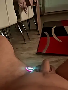 Szeltolo001 online show from 04.15.26