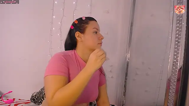 Snapshot of Mia__reys chatting on 12.24.24 Mia  reys online show from 12.24.24