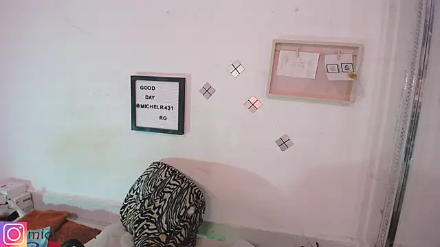 Snapshot of Mia__reys chatting on 09.21.25 Mia  reys online show from 09.21.25