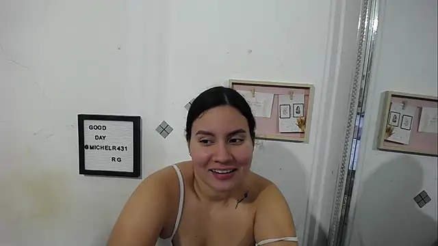 Snapshot of Mia__reys chatting on 10.14.25 Mia  reys online show from 10.14.25