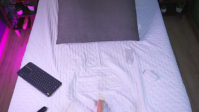 Snapshot of RaquelLust chatting on 03.08.25 RaquelLust online show from 03.08.25