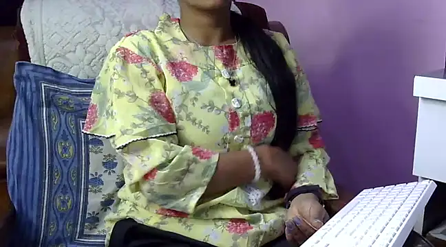 momo lov online show from 12.09.24