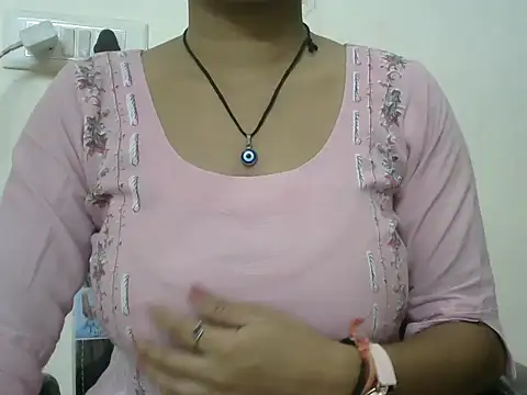 momo lov online show from 10.06.25