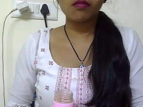 momo lov online show from 10.10.25