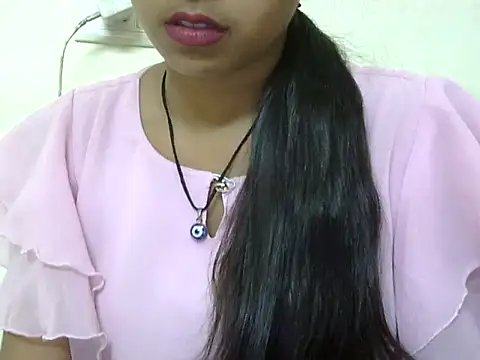 momo lov online show from 10.11.25