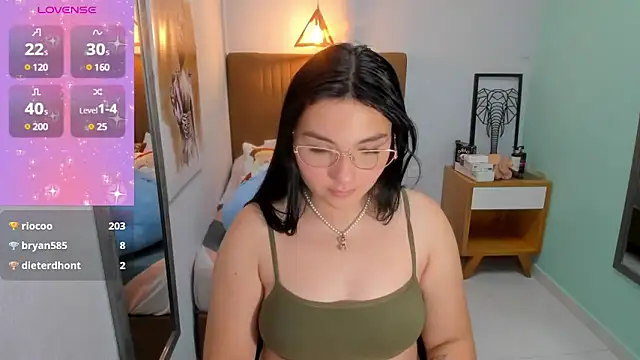 delilaquinn online show from 12.27.24