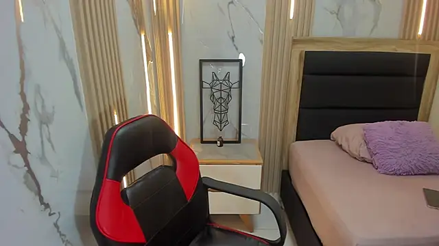 delilaquinn online show from 10.17.25