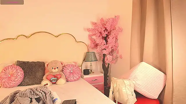 CahitlinBell online show from 04.17.26