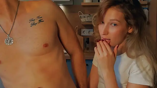 Snapshot of _Lora_Palmer chatting on 10.29.25 Lora Palmer online show from 10.29.25