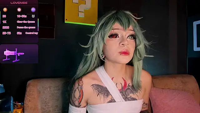 Snapshot of Elettra_Rou chatting on 10.04.25 Elettra Rou online show from 10.04.25