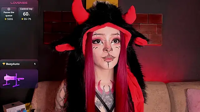 Snapshot of Elettra_Rou chatting on 10.18.25 Elettra Rou online show from 10.18.25