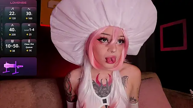 Snapshot of Elettra_Rou chatting on 11.05.25 Elettra Rou online show from 11.05.25