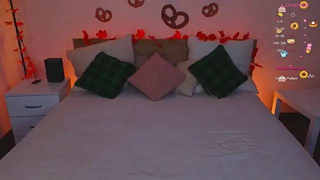 Snapshot of Hayle_Hill chatting on 09.30.25 Hayle Hill online show from 09.30.25