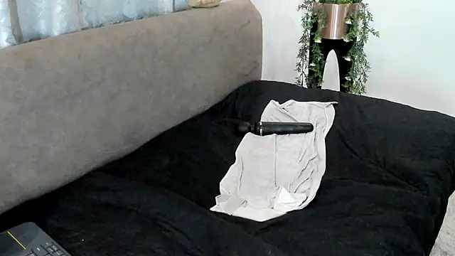  alaiasmile  online show from 01.19.25