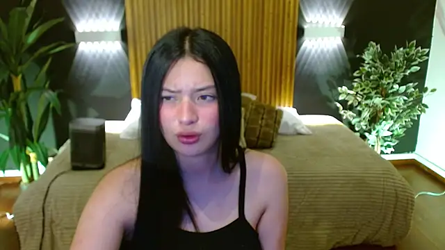 Snapshot of dafne_bss chatting on 12.17.24 dafne bss online show from 12.17.24