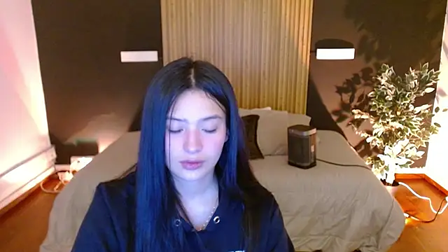 Snapshot of dafne_bss chatting on 01.21.25 dafne bss online show from 01.21.25