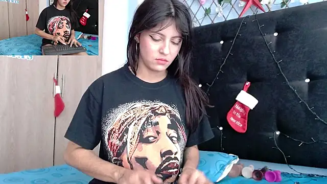 Snapshot of evatits_1 chatting on 12.13.24 evatits 1 online show from 12.13.24