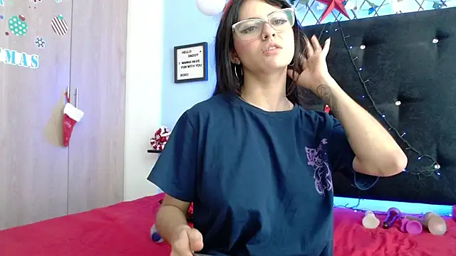 Snapshot of evatits_1 chatting on 12.20.24 evatits 1 online show from 12.20.24