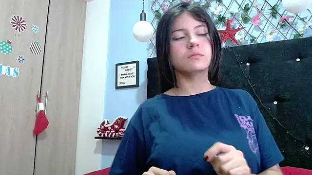 Snapshot of evatits_1 chatting on 12.24.24 evatits 1 online show from 12.24.24