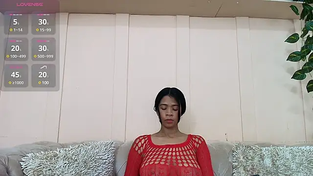 Snapshot of amaia_baez chatting on 12.26.24 amaia baez online show from 12.26.24