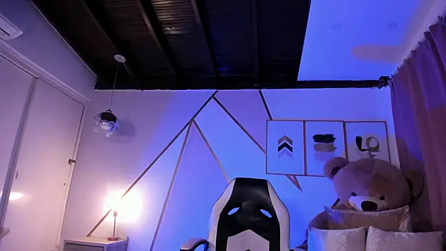 Snapshot of maye_wells chatting on 02.12.25 maye wells online show from 02.12.25