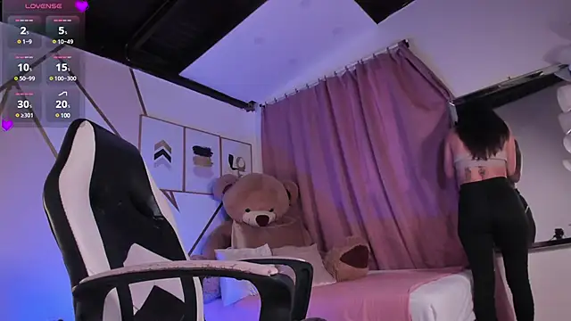 Snapshot of maye_wells chatting on 02.17.25 maye wells online show from 02.17.25