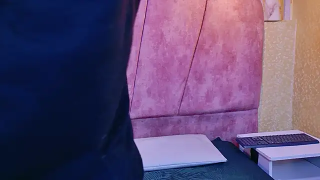 kendalltaylorr online show from 01.07.26