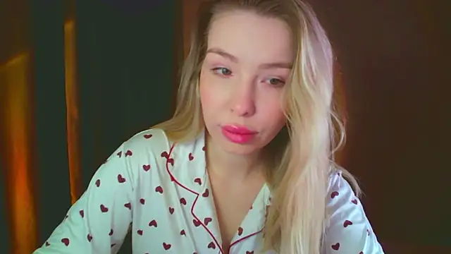 mia raspberrie online show from 12.18.24