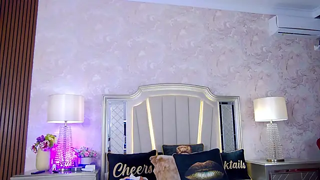 Snapshot of Issadorra chatting on 09.27.25 Issadorra online show from 09.27.25