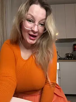 Teya moon  online show from 11.17.25