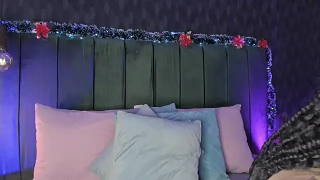 Snapshot of Anneth__M chatting on 12.18.24 Anneth M online show from 12.18.24