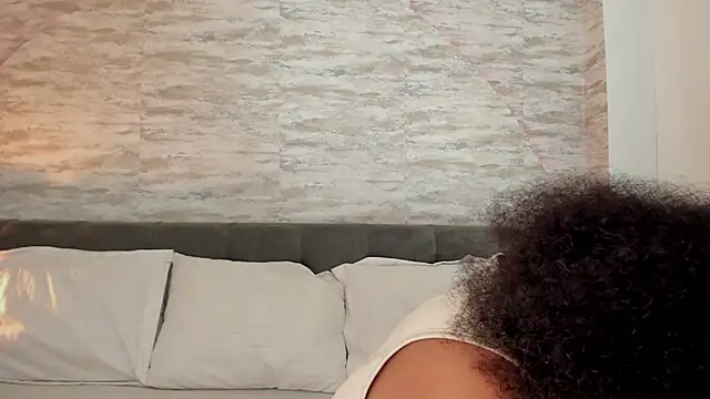 Snapshot of Anneth__M chatting on 09.29.25 Anneth M online show from 09.29.25